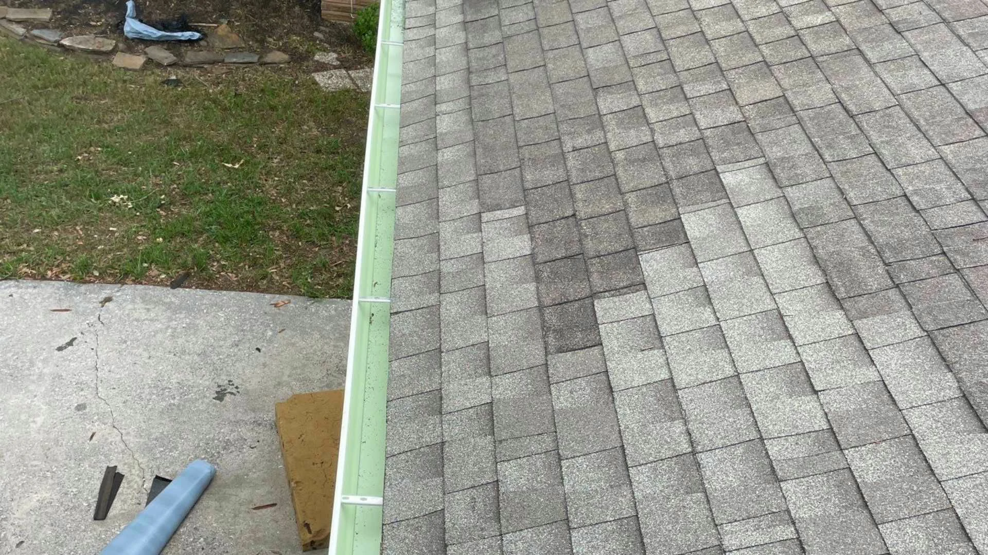 An image of a roof in need of gutter replacement