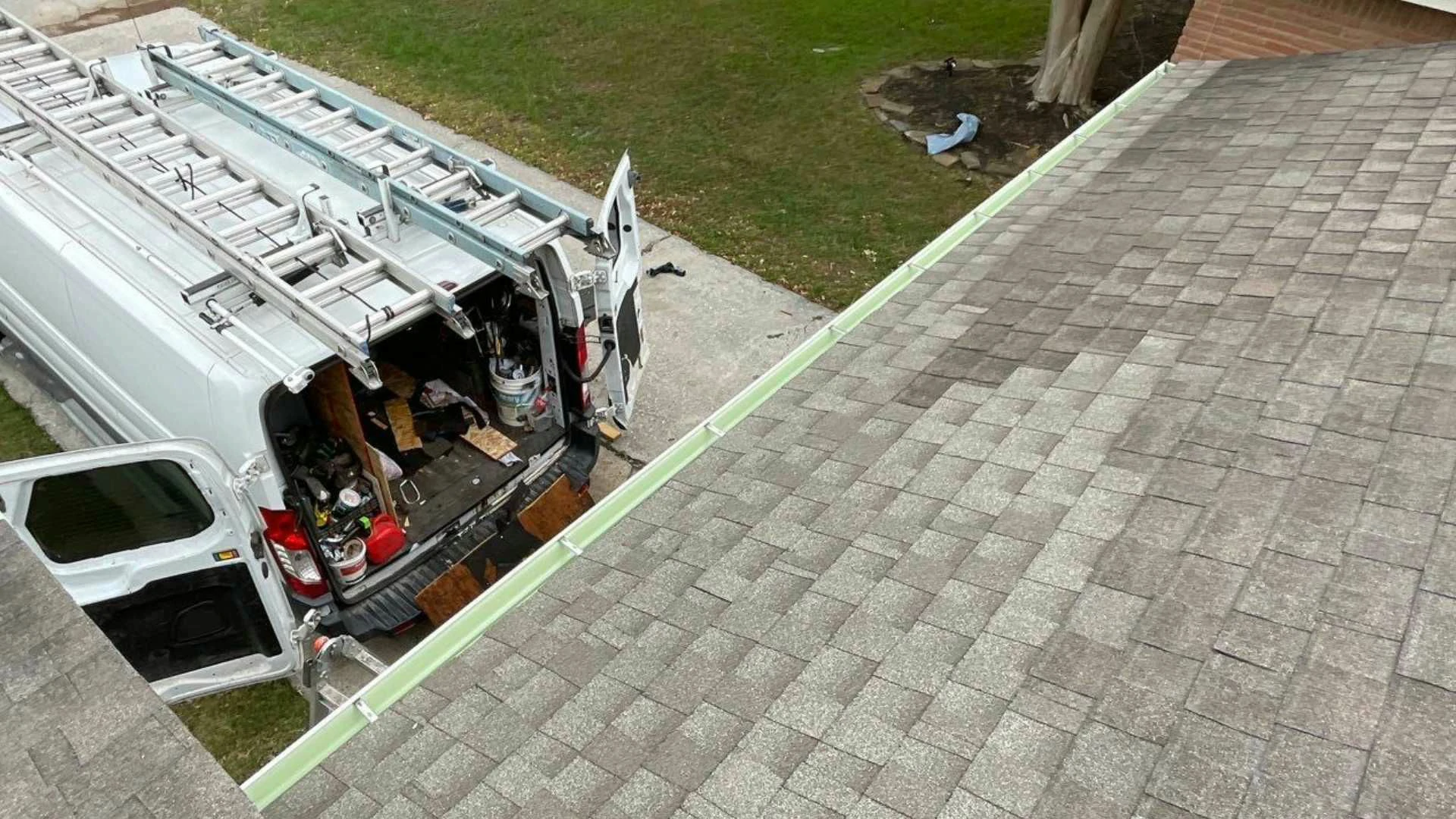 Captured here is a post-installation view of a seamless gutter. Achilles Roofing provides professional Gutter Replacement as part of our exterior services, ensuring every component of your roofing system is optimized for performance in Houston.